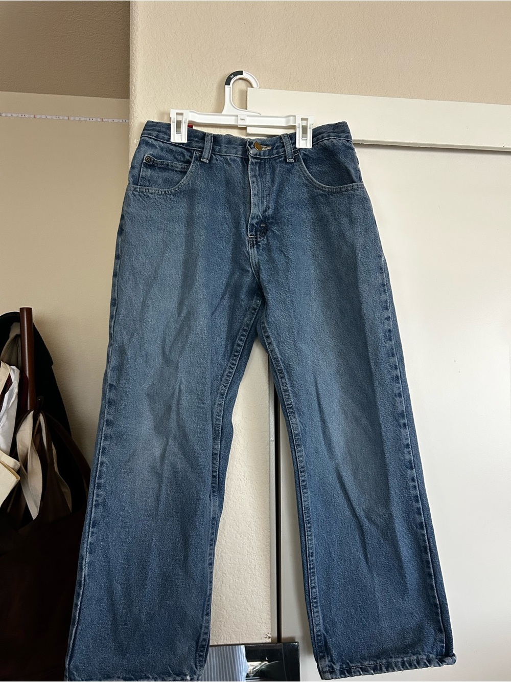 Wrangler Straight-Leg Men's Denim Jeans in Medium Blue